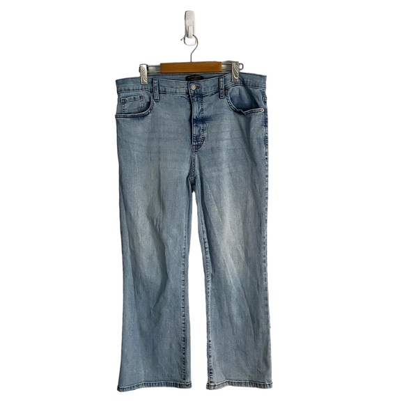 Banana Republic Women's High Rise Cropped Light Wash Boot Jean - Picture 3 of 11